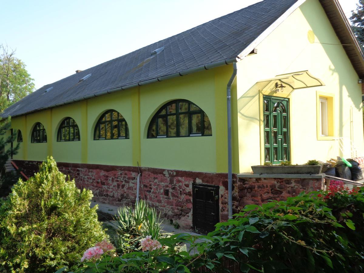 Bed and Breakfast Arnyas Park Apartmanhaz Balatonalmádi Zewnętrze zdjęcie