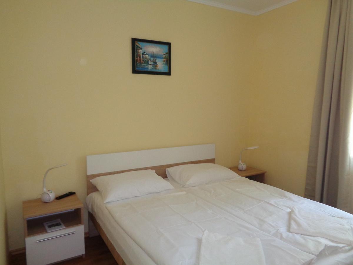 Bed and Breakfast Arnyas Park Apartmanhaz Balatonalmádi Zewnętrze zdjęcie