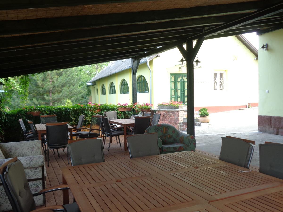 Bed and Breakfast Arnyas Park Apartmanhaz Balatonalmádi Zewnętrze zdjęcie