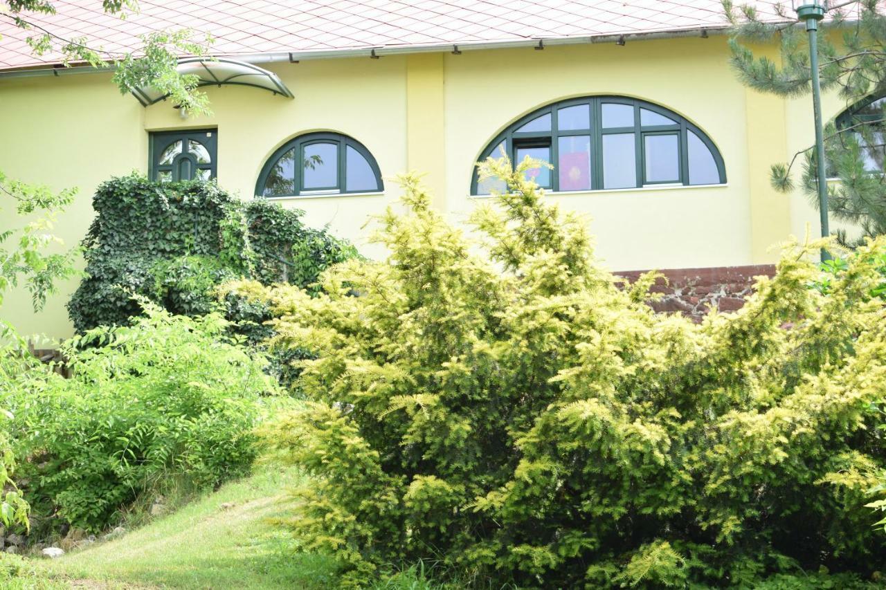 Bed and Breakfast Arnyas Park Apartmanhaz Balatonalmádi Zewnętrze zdjęcie